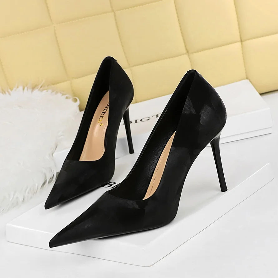 Pointed-Toe Slim Heels – Elegant & Stylish Women’s Shoes